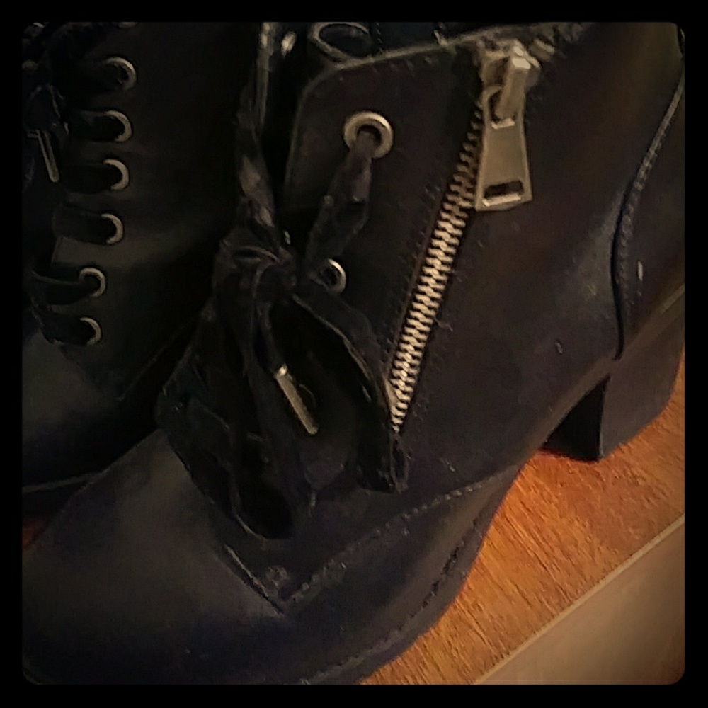 Ankle boots velvet laces